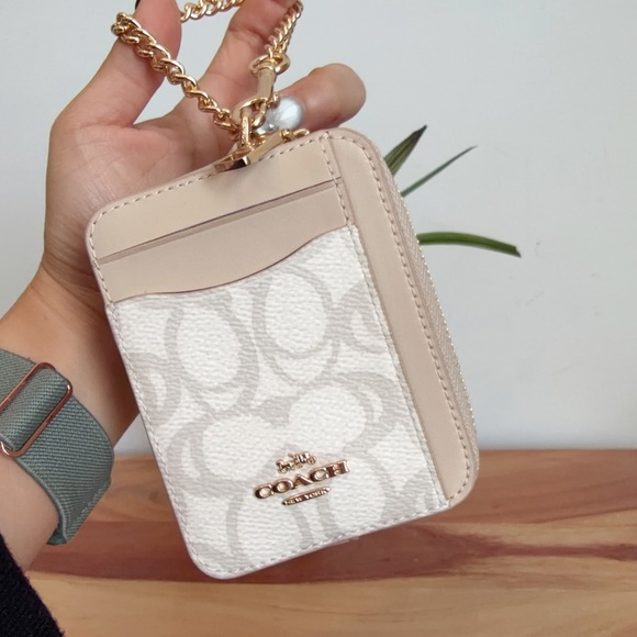 NWT Coach Zip Card Case in Sketch Signature Canvas - Picture 2 of 5